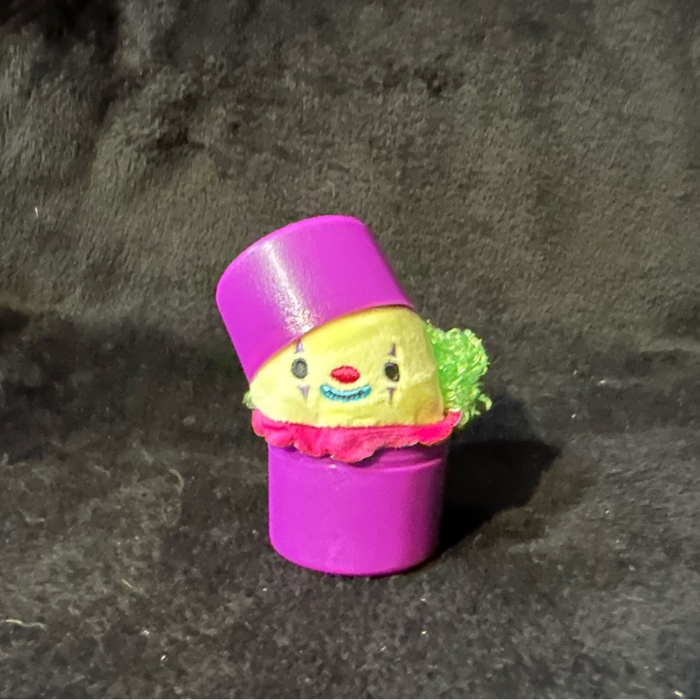 Squishmallow Micromallow Resul the Clown